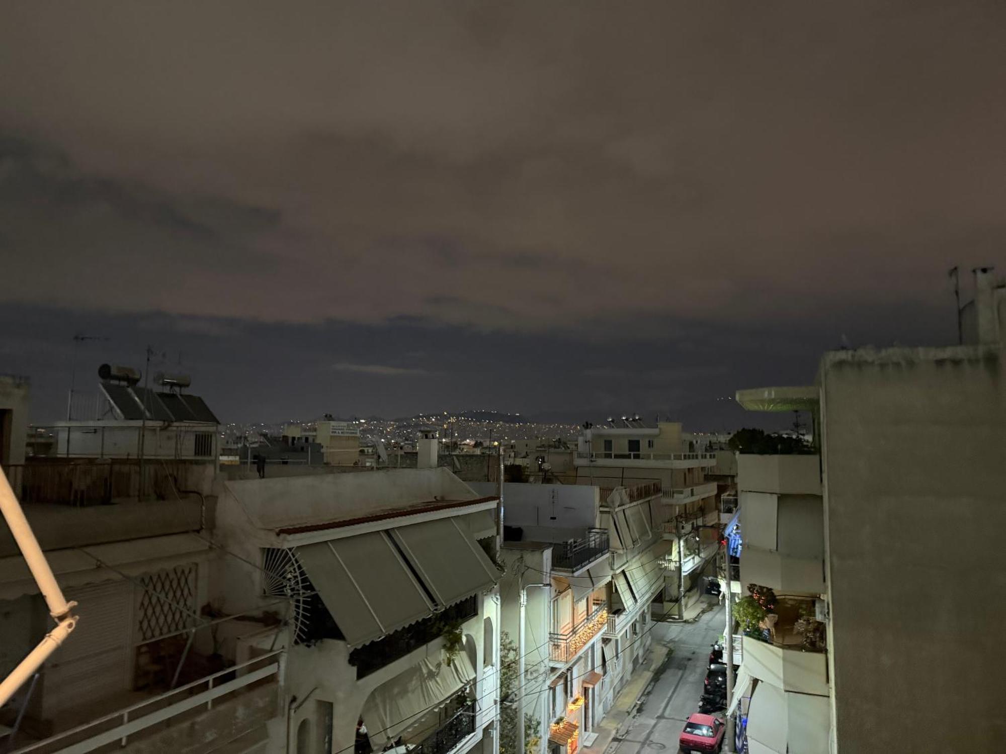 Sunny Home Private Jacuzzi Hydromassage Acropolis & Lycabettus Far View Parking 300M Metro Peristeri Atenas Quarto foto
